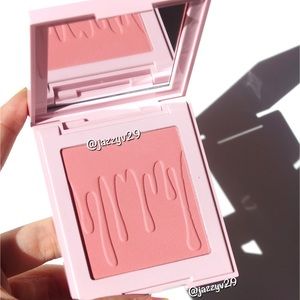 💗Kylie Jenner Pressed Blush Powder💗